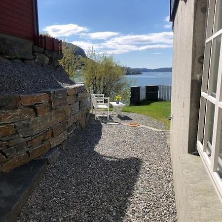 Koselig Nyoppusset 3 Roms Leilighet Med Egen Parkeringsplass I Rolige Omgivelse Naer Sjoen, 2 Mil Nord For Bergen Sentrum. 外观 照片
