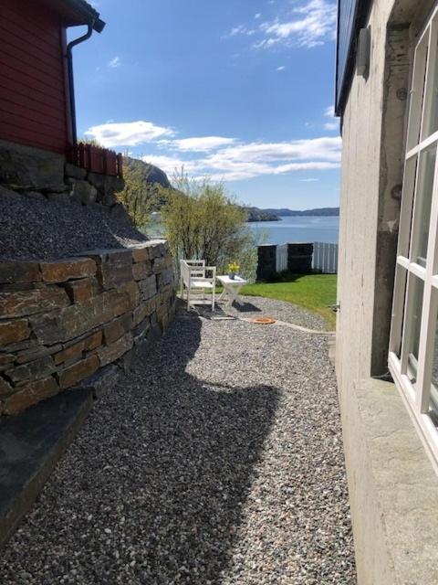 Koselig Nyoppusset 3 Roms Leilighet Med Egen Parkeringsplass I Rolige Omgivelse Naer Sjoen, 2 Mil Nord For Bergen Sentrum. 外观 照片