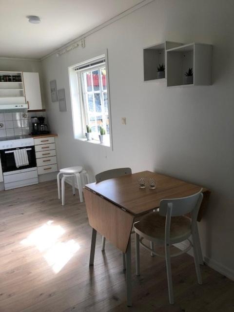 Koselig Nyoppusset 3 Roms Leilighet Med Egen Parkeringsplass I Rolige Omgivelse Naer Sjoen, 2 Mil Nord For Bergen Sentrum. 外观 照片