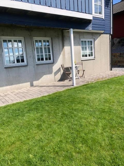 Koselig Nyoppusset 3 Roms Leilighet Med Egen Parkeringsplass I Rolige Omgivelse Naer Sjoen, 2 Mil Nord For Bergen Sentrum. 外观 照片